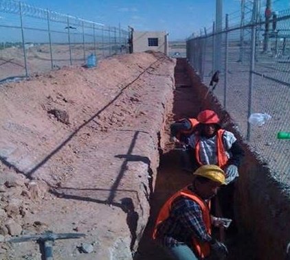 Excavación de zanja para cimentación en obra