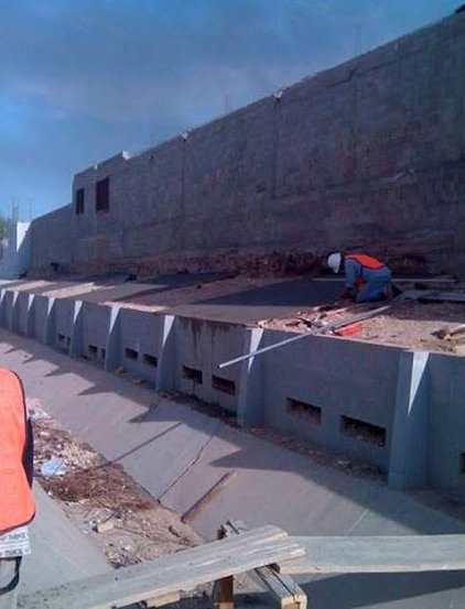Construcción de barda perimetral de concreto